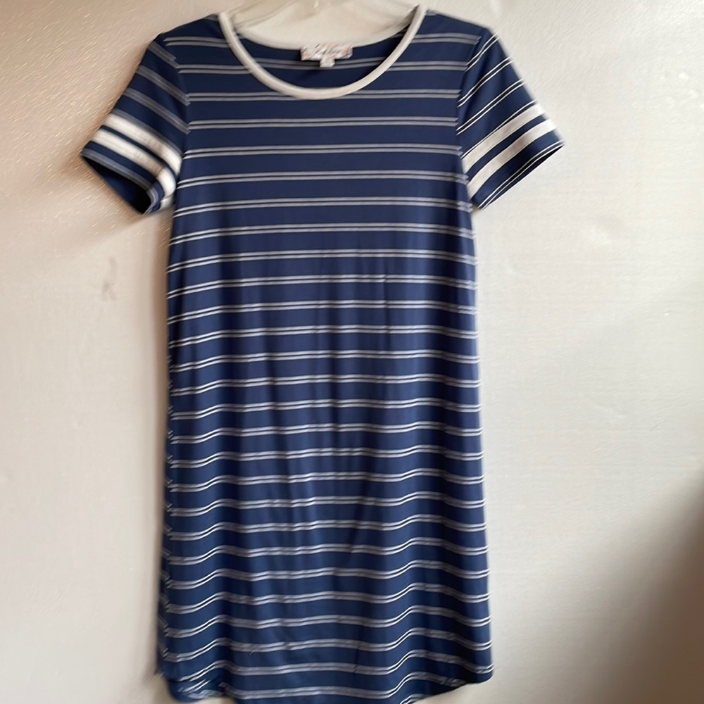 Pink Rose super soft knit striped rounded hem short sleeve dress size small